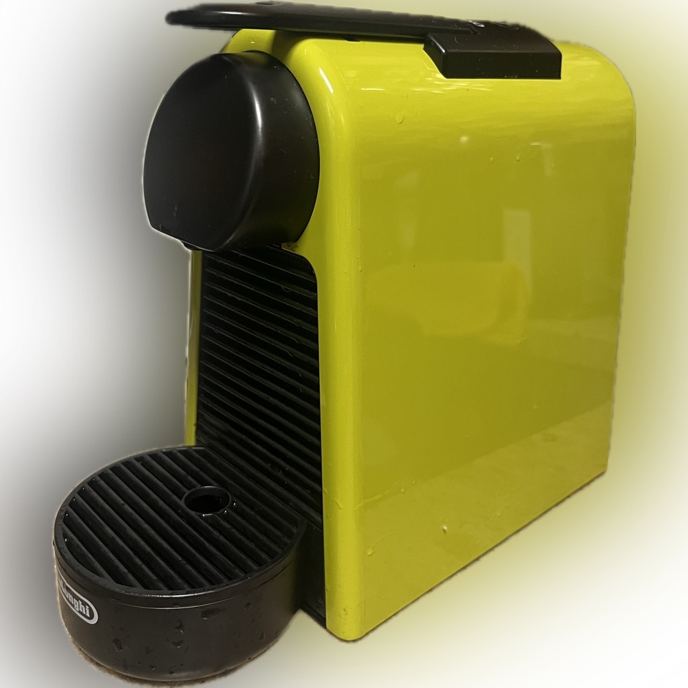 Nespresso Essenza MiniD30 espresso coffee maker-Used but good ,clean condition;)
